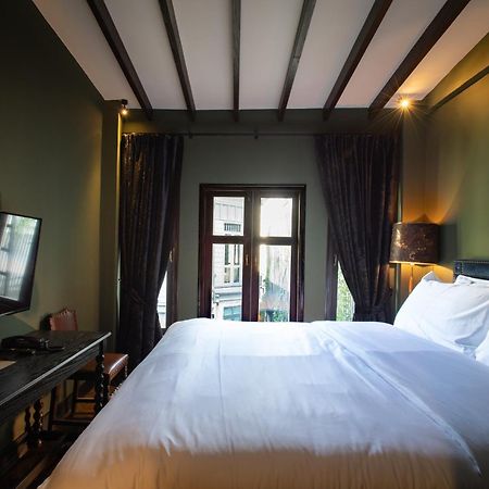 Baan Tuk Din Hotel Bangkok Bagian luar foto