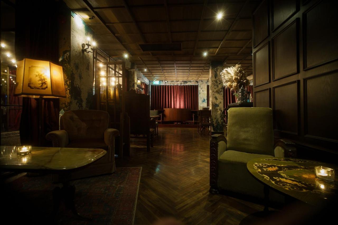 Baan Tuk Din Hotel Bangkok Bagian luar foto