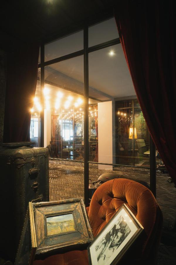 Baan Tuk Din Hotel Bangkok Bagian luar foto