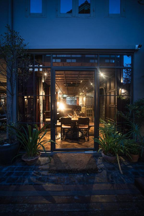 Baan Tuk Din Hotel Bangkok Bagian luar foto