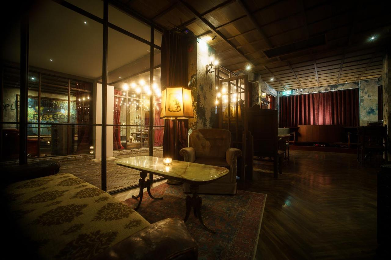 Baan Tuk Din Hotel Bangkok Bagian luar foto